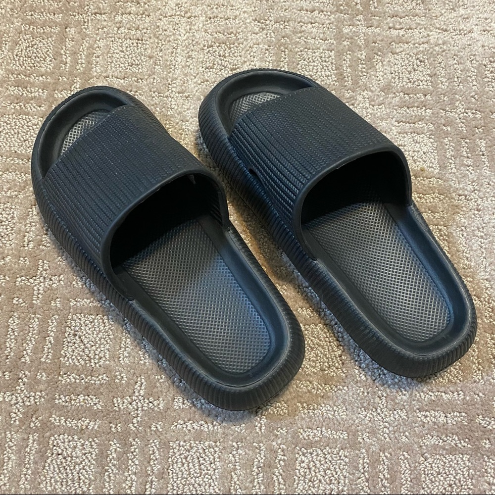 Cloud Cushion Slides- Black- Size 5